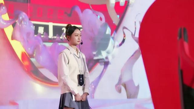 賽場靚麗風(fēng)景線——美女裁判