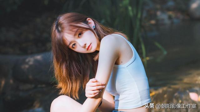 長沙街頭出現(xiàn)大量低俗直播，男主播用拖鞋打女主播屁股，不堪入目