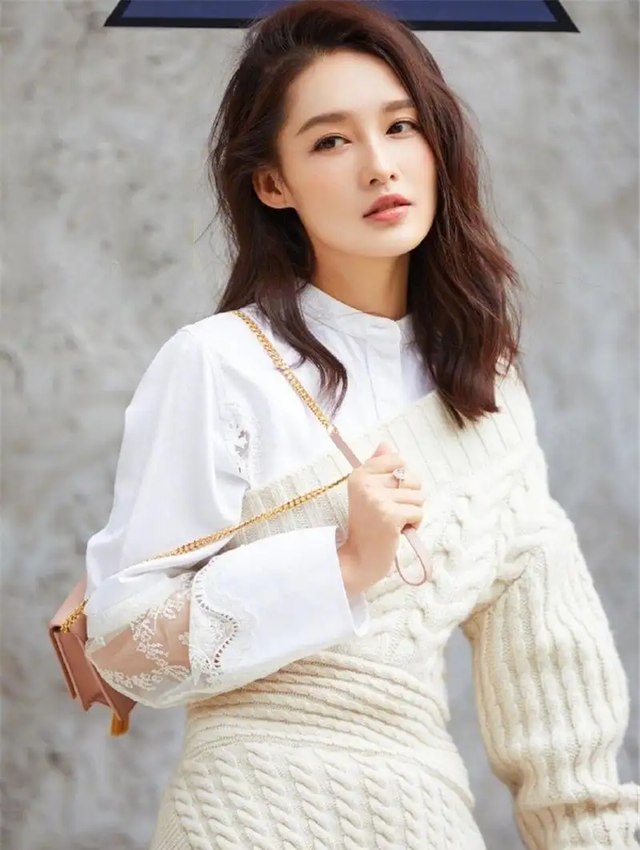 “自帶苦相”的九位女星，個(gè)個(gè)愁容滿面，演什么都喪，太吃虧了