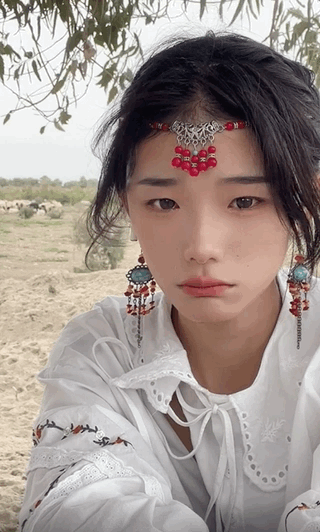 “噶羊少女”一夜爆火，驚呆4000w網(wǎng)友：沒想到下手竟然那么狠？