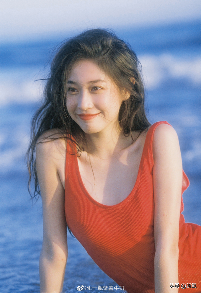 這張憂(yōu)郁的甜妹臉，隨便一張都是會(huì)被美少女們拿來(lái)做頭像的程度