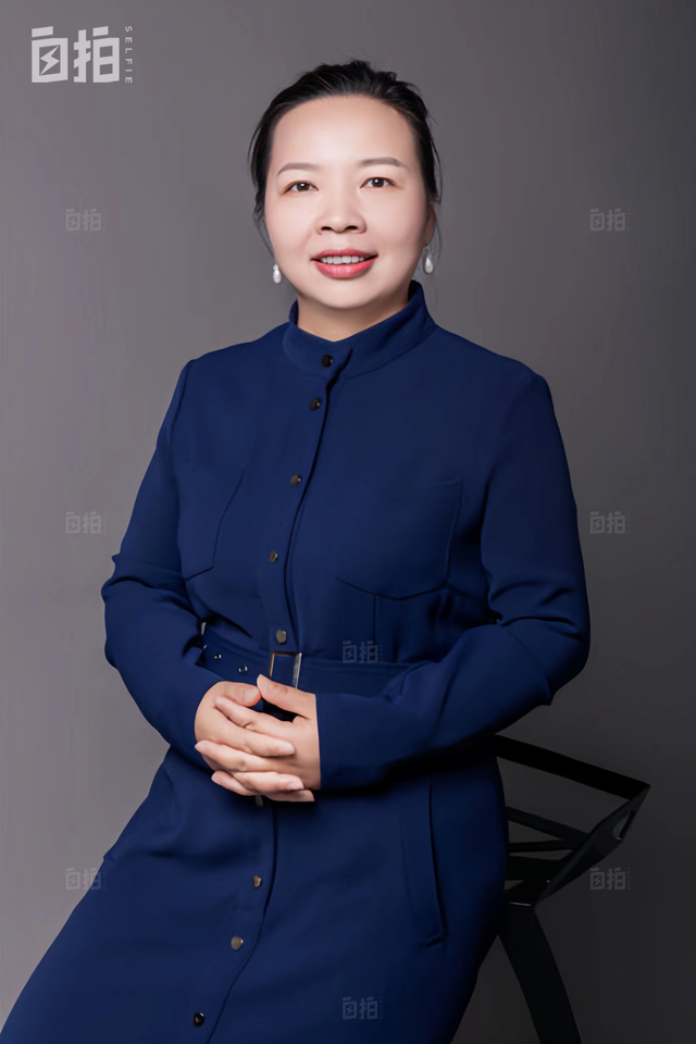 我，農(nóng)村女生，高中畢業(yè)進(jìn)廠打工，自學(xué)法律后，在上海開了家律所