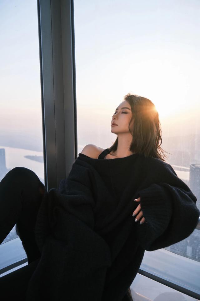 八位美女寫(xiě)真，風(fēng)姿綽約小天仙，驚鴻一瞥清流溪，有你喜歡的嗎？