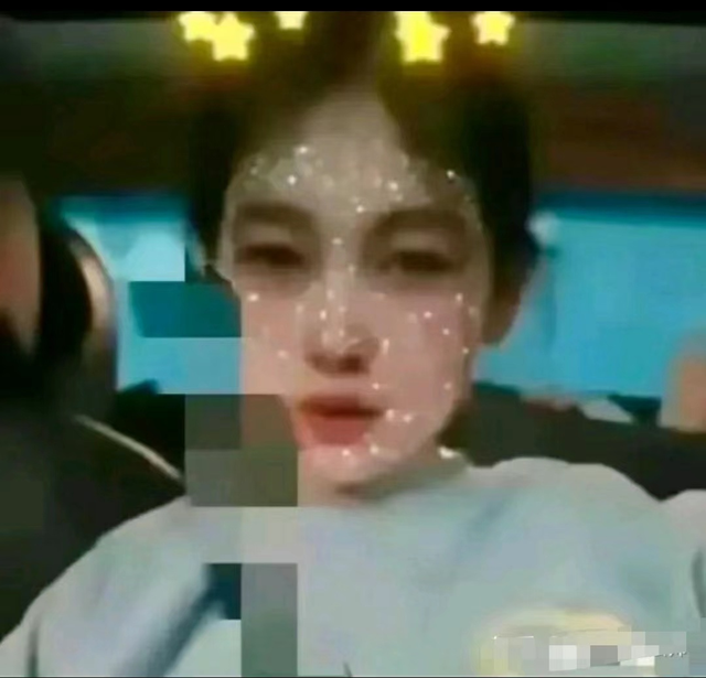 女大學(xué)生和男友在停車場發(fā)生關(guān)系，被男方拍視頻發(fā)到網(wǎng)上，引熱議
