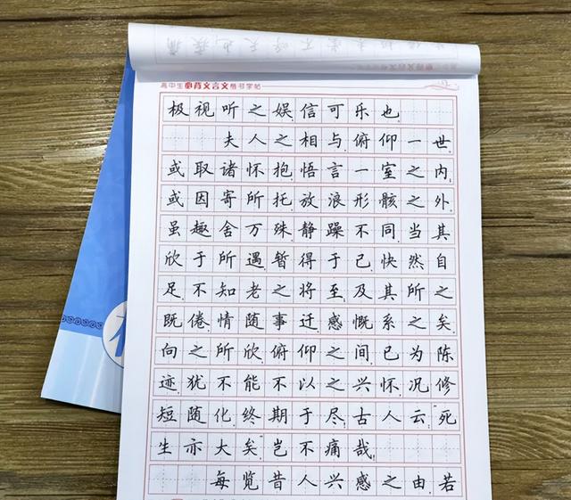 高中女生“柚圓體”走紅，閱卷老師愛不釋手，奶酪體終究錯付了