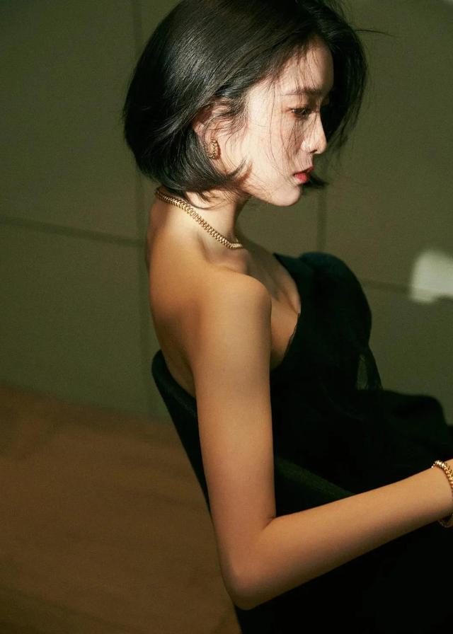 八位美女寫(xiě)真，風(fēng)姿綽約小天仙，驚鴻一瞥清流溪，有你喜歡的嗎？