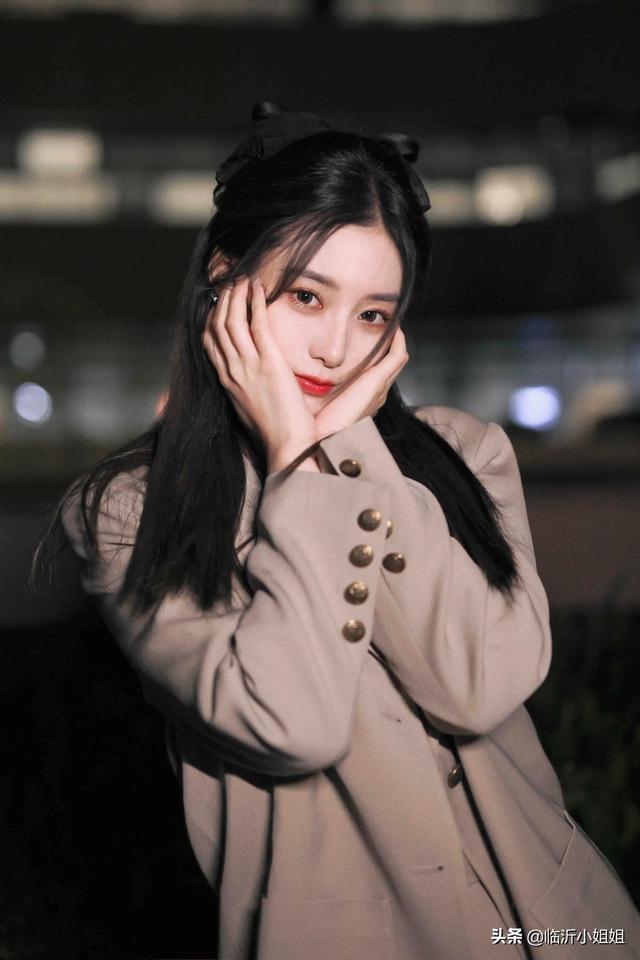 徐藝洋，性感嫵媚的清爽美女，俏麗冷艷的外形，美爆啦
