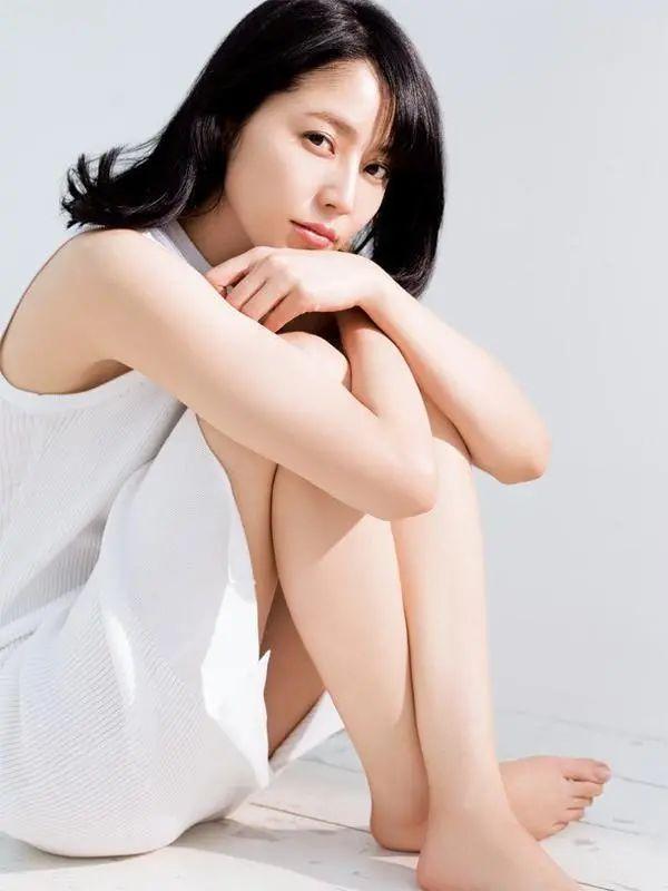 日本擁有“魔鬼身材”的女星！美腿太逆天了