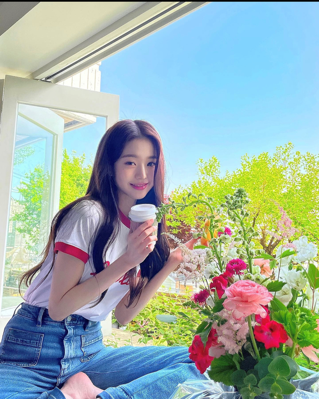 18歲韓女星張?jiān)⑼昝郎聿牡菬崴眩W(wǎng)友：真人版美少女戰(zhàn)士