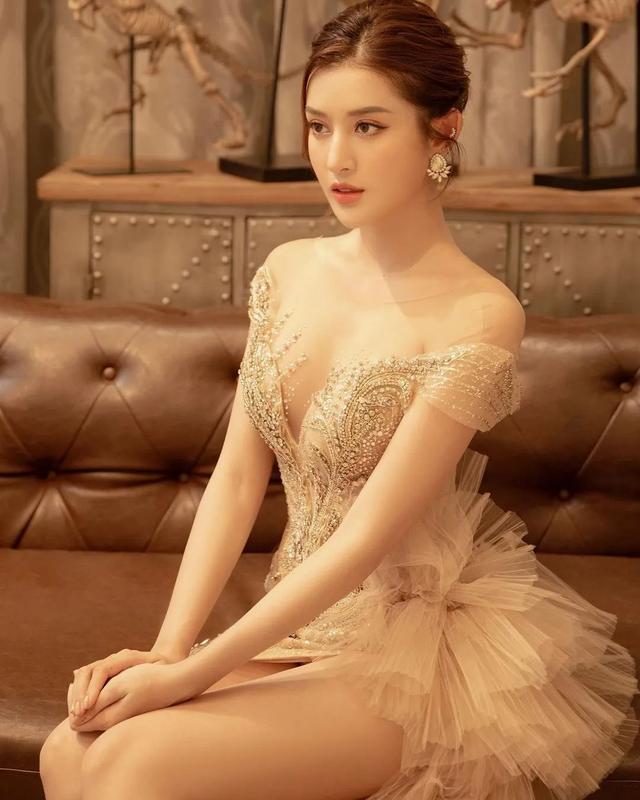越南第一美女，熱巴的臉柳巖的胸關(guān)曉彤的腿！她是怎么鍛煉的？