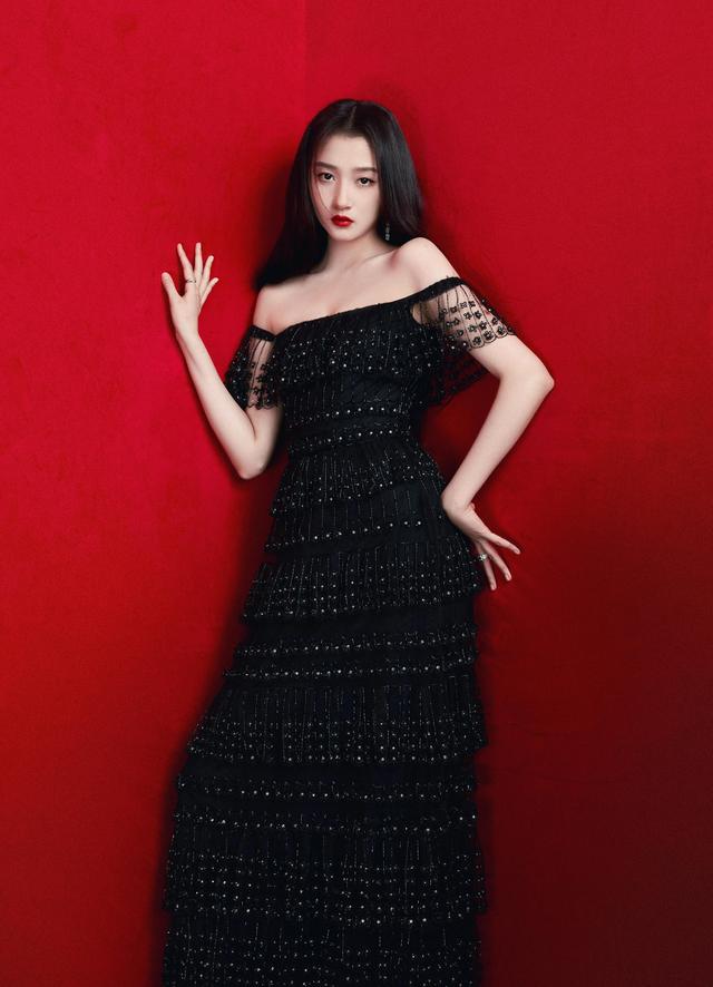 八位美女寫(xiě)真，風(fēng)姿綽約小天仙，驚鴻一瞥清流溪，有你喜歡的嗎？