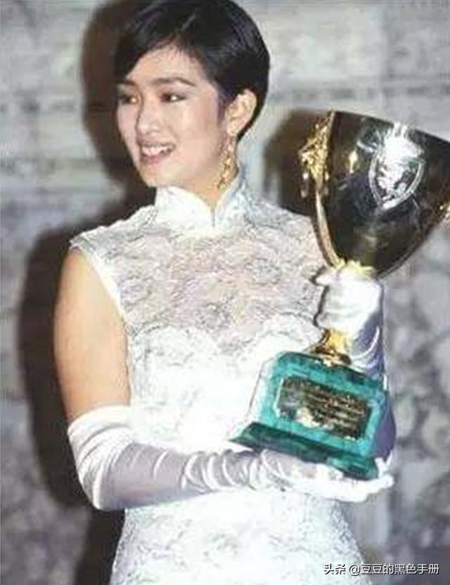 旗袍如照妖鏡，看看這17位女星，誰最驚艷，誰像偷穿大人衣服？