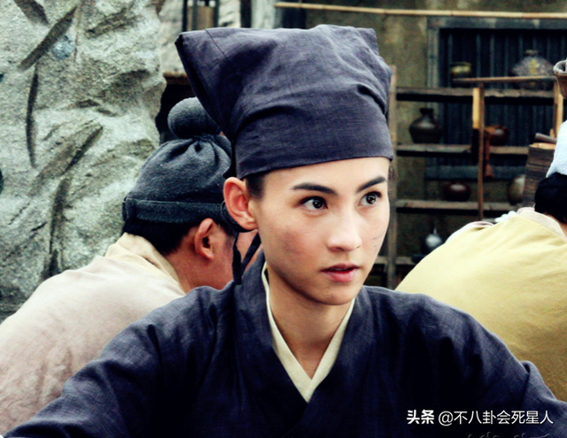 女星性轉(zhuǎn)男裝照：熱巴撞臉大眼仔，楊穎神似羅云熙，關(guān)曉彤變路人