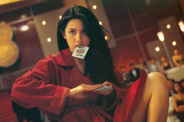 7位“一脫成名”的女星，有人成一線有人嫁豪門，有人成“癲王”