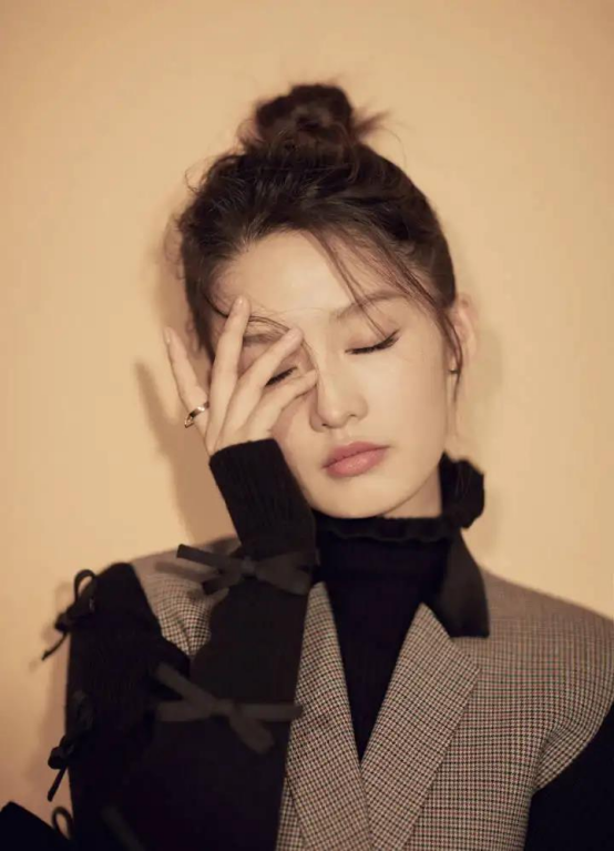 “自帶苦相”的九位女星，個(gè)個(gè)愁容滿面，演什么都喪，太吃虧了