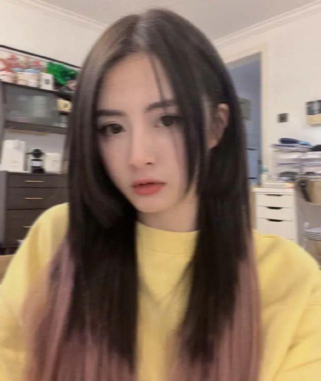 美女籃球主播小南曬照，黃色衣服吸睛，本人美到糊掉了