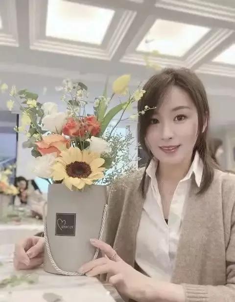 廣東十大美女主持人，美貌與智慧并重的才女，比明星還漂亮的主播