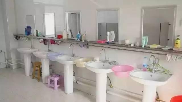女生宿舍中會(huì)發(fā)生的4件事，有笑有淚，學(xué)姐：滿滿都是回憶
