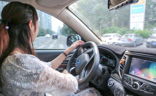 女司機高速公路上尿急如何解決？老司機推薦三種方法，值得你借鑒
