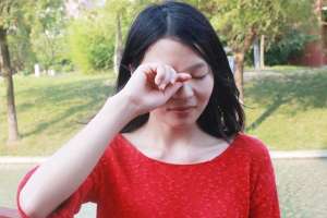 女人右上眼皮跳是什么預(yù)兆(為啥右眼皮總是跳，真是“跳災(zāi)”嗎？)