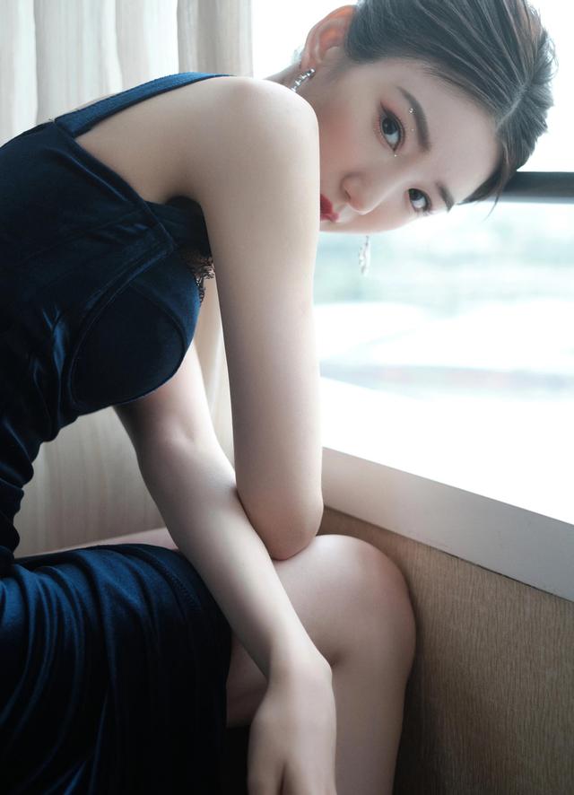 八位美女寫(xiě)真，風(fēng)姿綽約小天仙，驚鴻一瞥清流溪，有你喜歡的嗎？