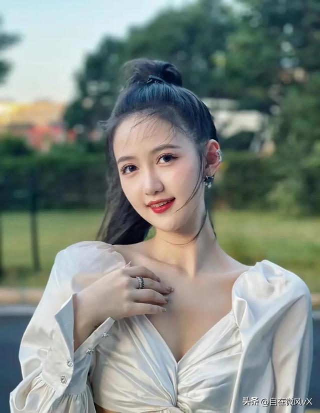 美女馬萱，清新甜美，這笑容太治愈了