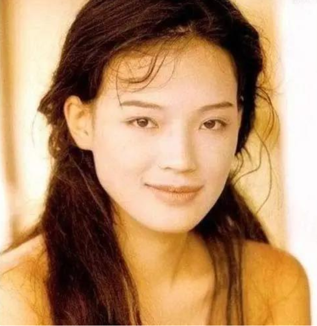 7位“一脫成名”的女星，有人成一線有人嫁豪門，有人成“癲王”
