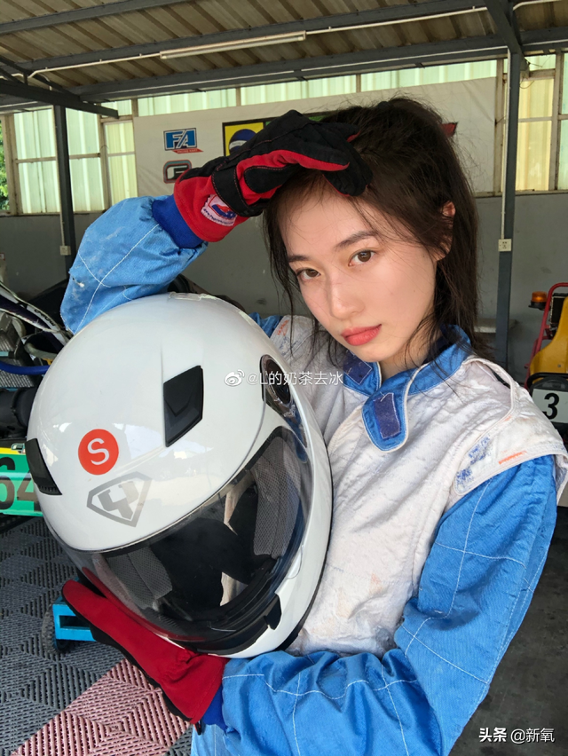 這張憂(yōu)郁的甜妹臉，隨便一張都是會(huì)被美少女們拿來(lái)做頭像的程度