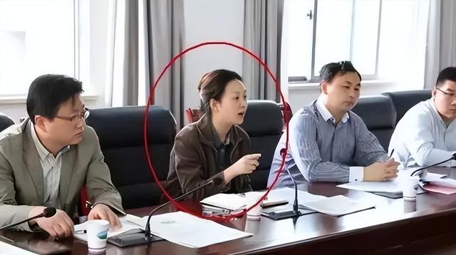 美女?；ㄓ嗝粞?，傍上市委書記上位，生下女兒后鋃鐺入獄
