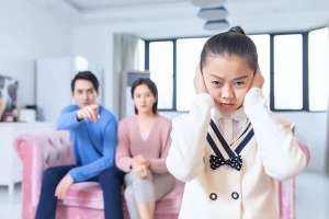 青春期的女孩(青春期是女孩的“危險期”？三條界限要守住，有女兒的父母多重視)