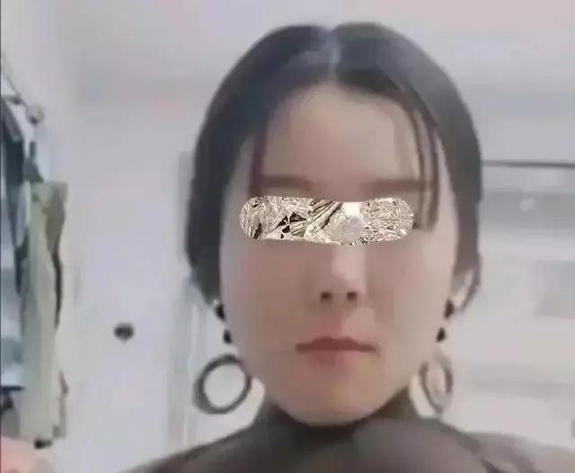 諂媚粉絲，美女老板娘直播間59秒不雅視頻瘋傳，她老公該怎么辦？