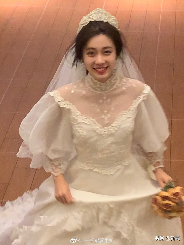 這張憂(yōu)郁的甜妹臉，隨便一張都是會(huì)被美少女們拿來(lái)做頭像的程度