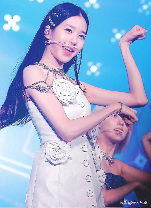 精靈少女張?jiān)⒏咔灞诩? onerror=