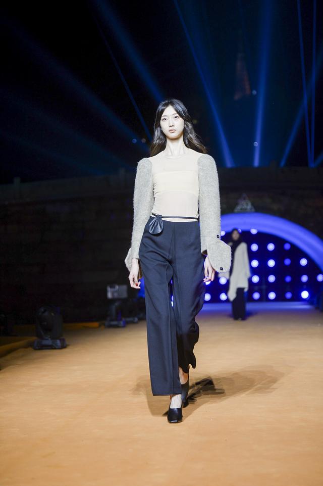 這才是時尚！100多名美女模特西湖斷橋走秀，演繹最潮淘寶風