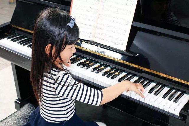 6歲南京女孩周昭妍，被稱“吉他女孩”火遍外網(wǎng)，圈粉3000萬