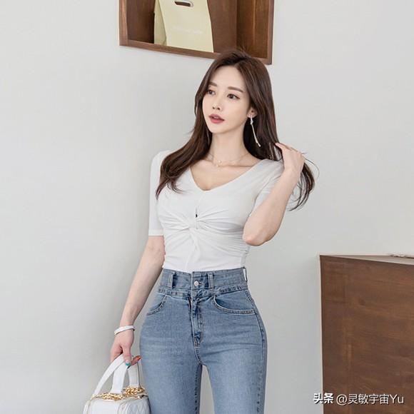 唯美清新的緊身牛仔褲美女，曼妙身材舒適養(yǎng)眼，盡顯迷人曲線
