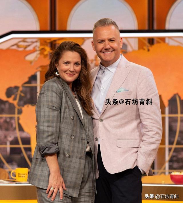 壞女孩的起伏人生：13歲吸毒，19歲結(jié)婚兩個(gè)月分手，48歲獨(dú)帶倆娃