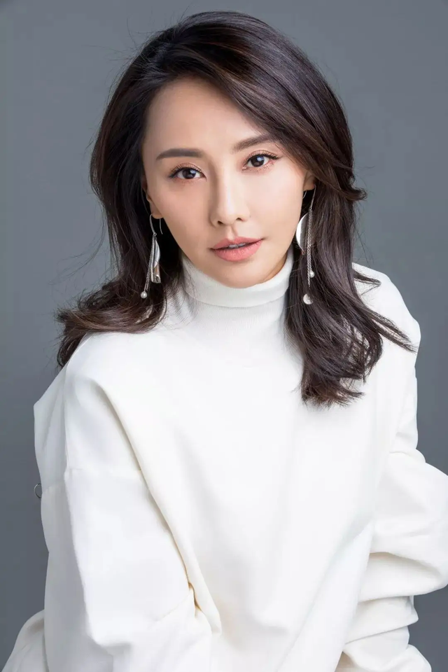 “自帶苦相”的九位女星，個(gè)個(gè)愁容滿面，演什么都喪，太吃虧了