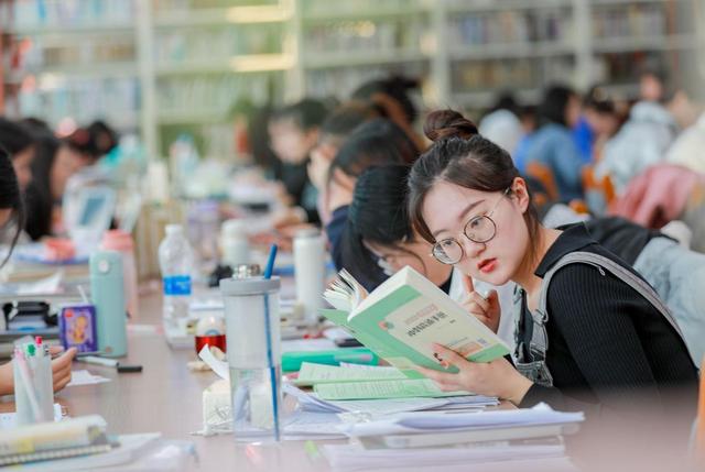 女生吃香的專業(yè)有哪些？未來10年，這些專業(yè)或將成為“香餑餑”