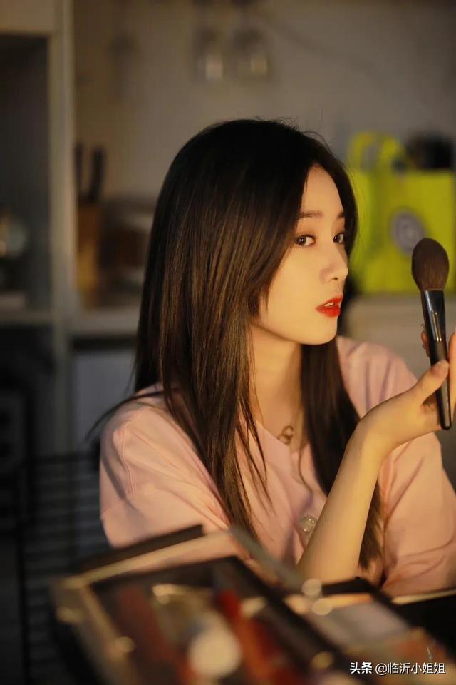 徐藝洋，性感嫵媚的清爽美女，俏麗冷艷的外形，美爆啦