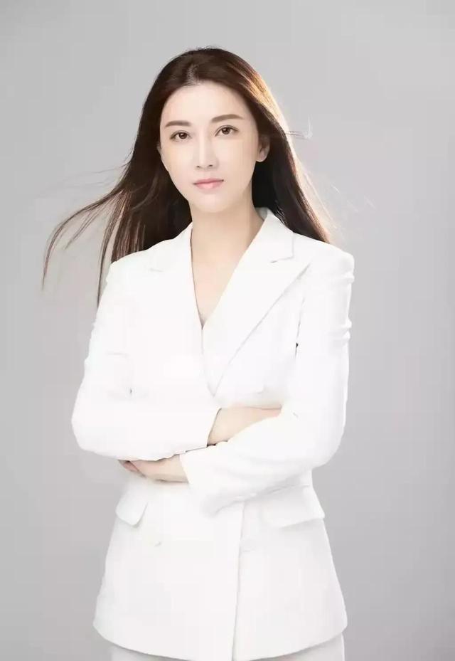 廣東十大美女主持人，美貌與智慧并重的才女，比明星還漂亮的主播