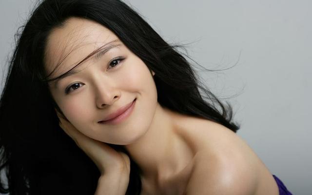 “自帶苦相”的九位女星，個(gè)個(gè)愁容滿面，演什么都喪，太吃虧了