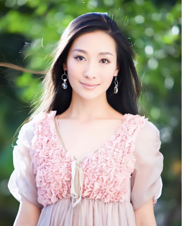 “自帶苦相”的九位女星，個(gè)個(gè)愁容滿面，演什么都喪，太吃虧了