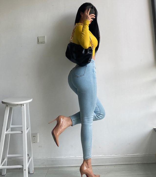 翹臀美女小辣椒J3，火辣身材完美腰臀比，堅持健身造就魔鬼身材