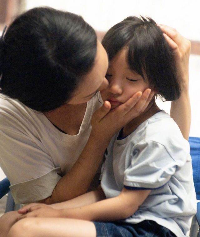 《不完美的她》：7歲小女孩受盡虐待，只想說：媽媽我依舊愛你