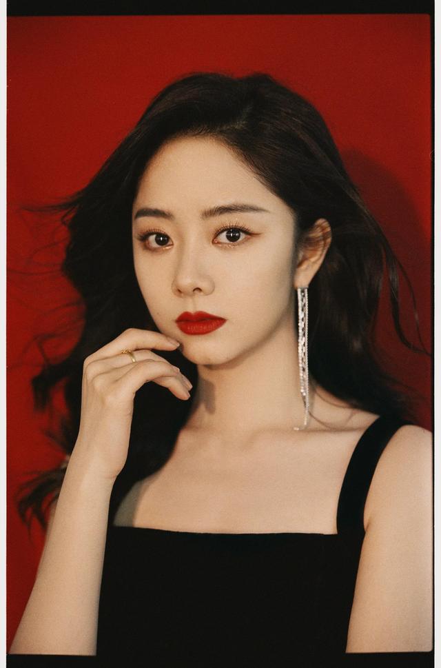 八位美女寫(xiě)真，風(fēng)姿綽約小天仙，驚鴻一瞥清流溪，有你喜歡的嗎？