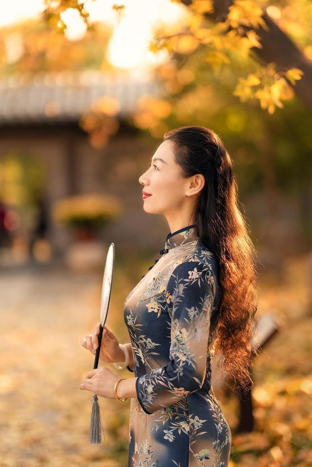 中年女士拍照姿勢推薦，8個姿勢必須掌握，拍照自然有氣質