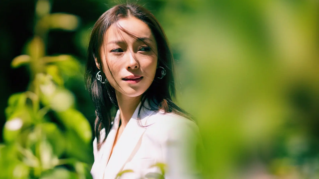 “自帶苦相”的九位女星，個(gè)個(gè)愁容滿面，演什么都喪，太吃虧了