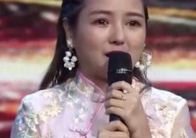 “最美袖珍人”黃韻伊，1米35酷似女明星，年入百萬仍然單身