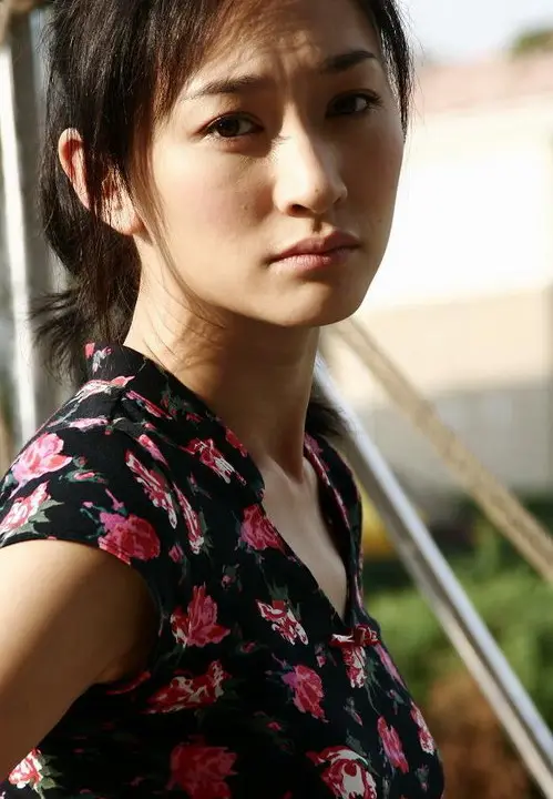 “自帶苦相”的九位女星，個(gè)個(gè)愁容滿面，演什么都喪，太吃虧了